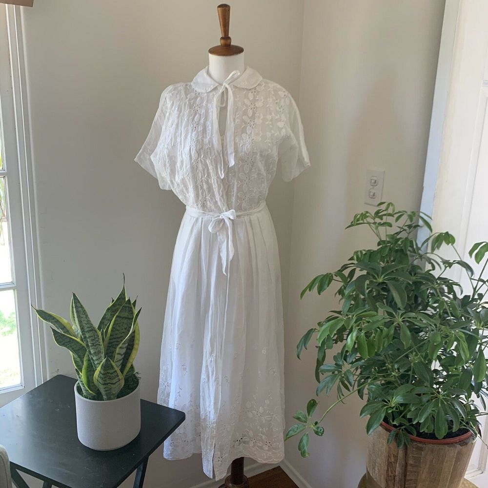 Vintage 1930s White Organdy Wedding Dress - Picture 5 of 12